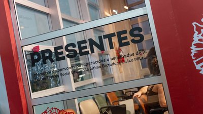 Entrega de legajos a estudiantes, egresadxs y docentes de Fac. Cs. Sociales desaparecidxs o asesinadxs por el terrorismo de Estado