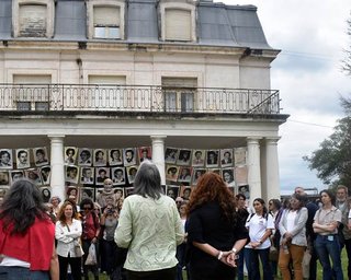 Acto de reparación de legajos de estudiantes y egresadxs de la FFyH