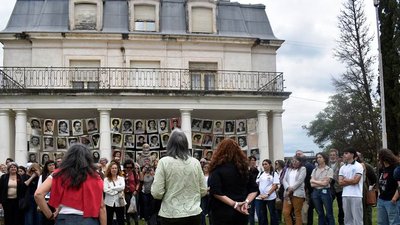 Acto de reparación de legajos de estudiantes y egresadxs de la FFyH